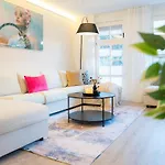 Zentrale Und Ruhige 4-raum-wohnung Fuer Bis Zu 6 Personen - Ideal Fuer Familien Und Gruppen 公寓 *