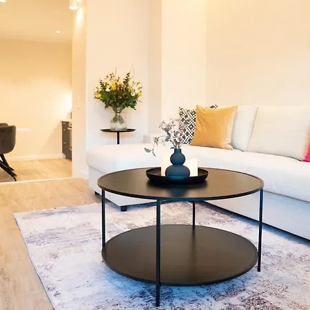 Appartement Zentrale Und Ruhige 4-raum-wohnung Fuer Bis Zu 6 Personen - Ideal Fuer Familien Und Gruppen *