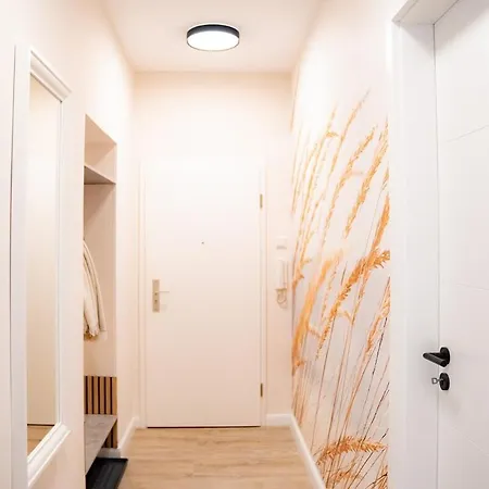 Appartement Zentrale Und Ruhige 4-raum-wohnung Fuer Bis Zu 6 Personen - Ideal Fuer Familien Und Gruppen *