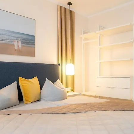 Zentrale Und Ruhige 4-raum-wohnung Fuer Bis Zu 6 Personen - Ideal Fuer Familien Und Gruppen Appartement Rostock