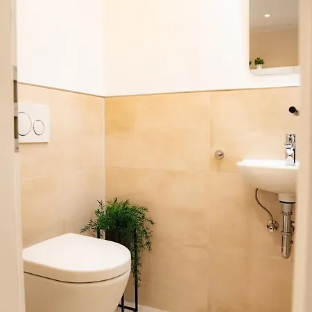 Appartement Zentrale Und Ruhige 4-raum-wohnung Fuer Bis Zu 6 Personen - Ideal Fuer Familien Und Gruppen Rostock