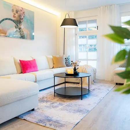 Zentrale Und Ruhige 4-raum-wohnung Fuer Bis Zu 6 Personen - Ideal Fuer Familien Und Gruppen Appartement *