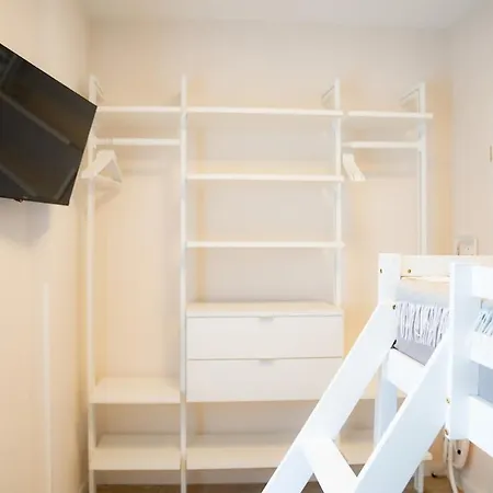 Zentrale Und Ruhige 4-raum-wohnung Fuer Bis Zu 6 Personen - Ideal Fuer Familien Und Gruppen