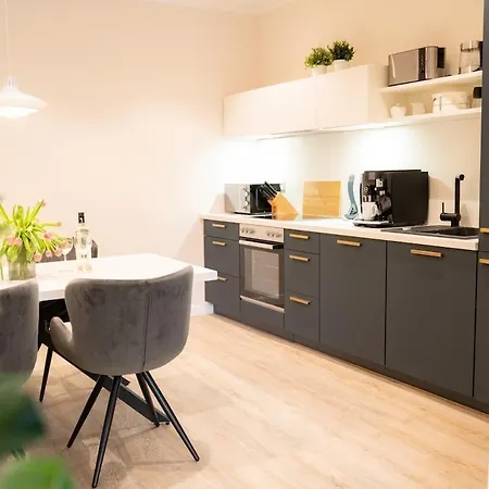 Appartement Zentrale Und Ruhige 4-raum-wohnung Fuer Bis Zu 6 Personen - Ideal Fuer Familien Und Gruppen *