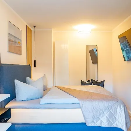 Zentrale Und Ruhige 4-raum-wohnung Fuer Bis Zu 6 Personen - Ideal Fuer Familien Und Gruppen *