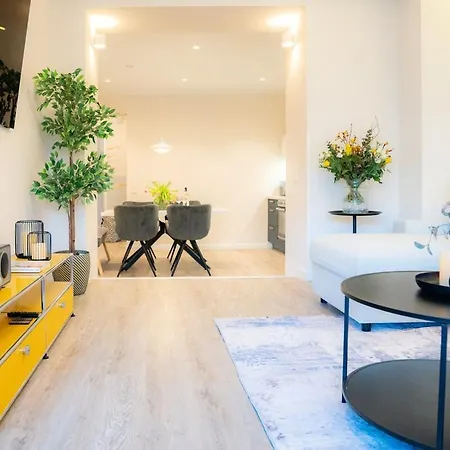 Zentrale Und Ruhige 4-raum-wohnung Fuer Bis Zu 6 Personen - Ideal Fuer Familien Und Gruppen Appartement