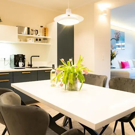 Appartement Zentrale Und Ruhige 4-raum-wohnung Fuer Bis Zu 6 Personen - Ideal Fuer Familien Und Gruppen